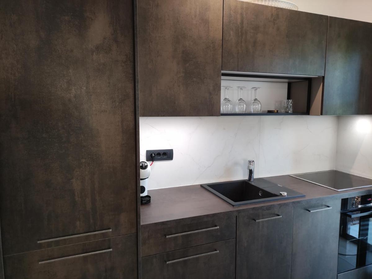 Apartvilla Castropola Exteriér fotografie