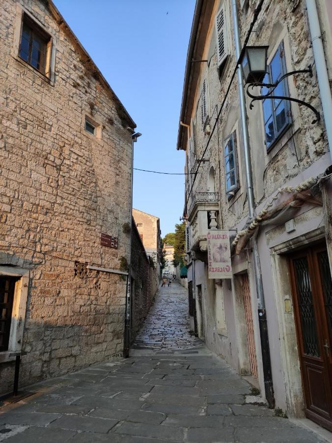 Apartvilla Castropola Exteriér fotografie