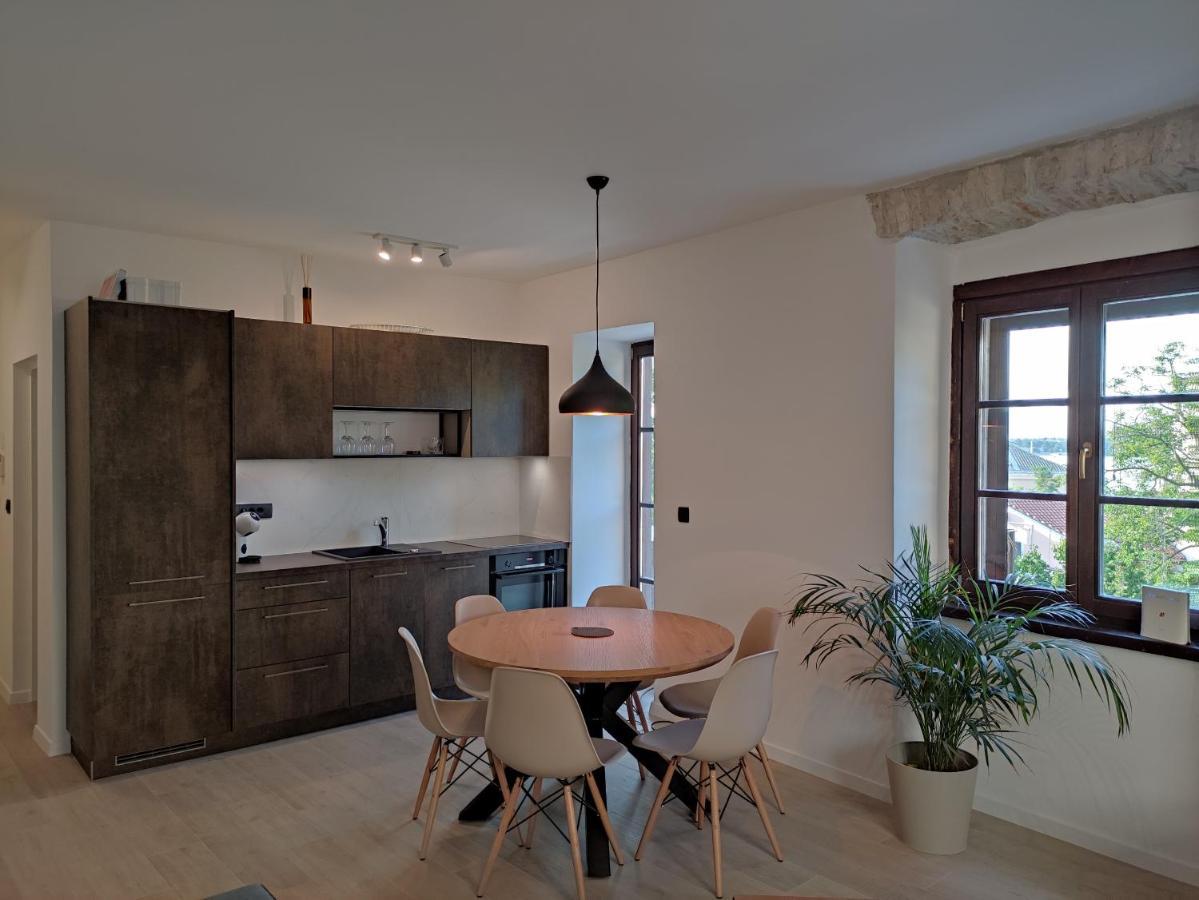 Apartvilla Castropola Exteriér fotografie