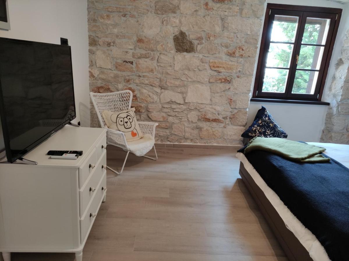 Apartvilla Castropola Exteriér fotografie
