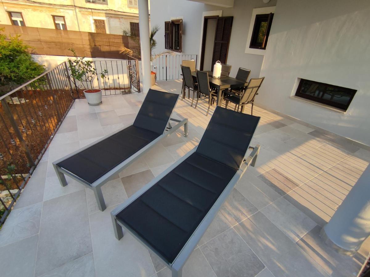 Apartvilla Castropola Exteriér fotografie