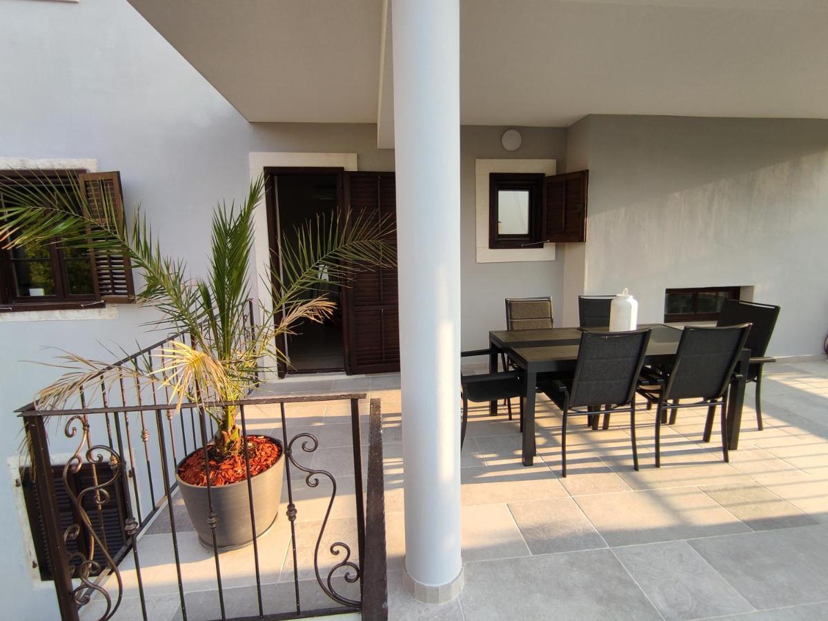 Apartvilla Castropola Exteriér fotografie