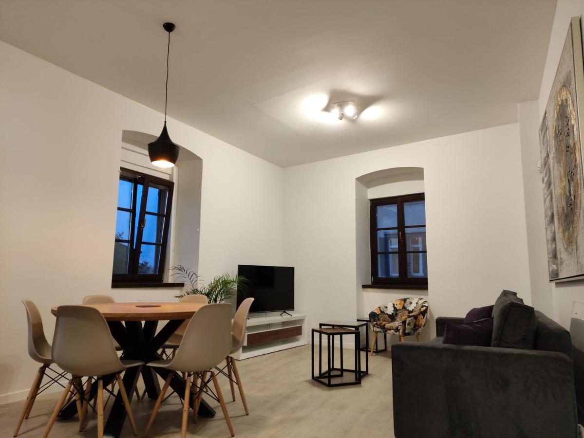 Apartvilla Castropola Exteriér fotografie