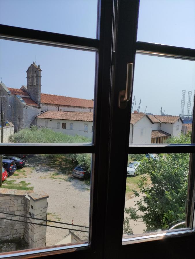 Apartvilla Castropola Exteriér fotografie