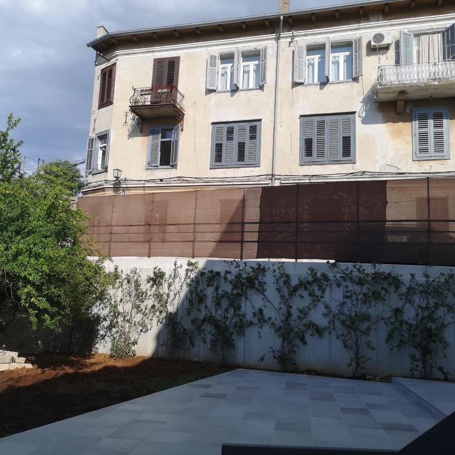 Apartvilla Castropola Exteriér fotografie