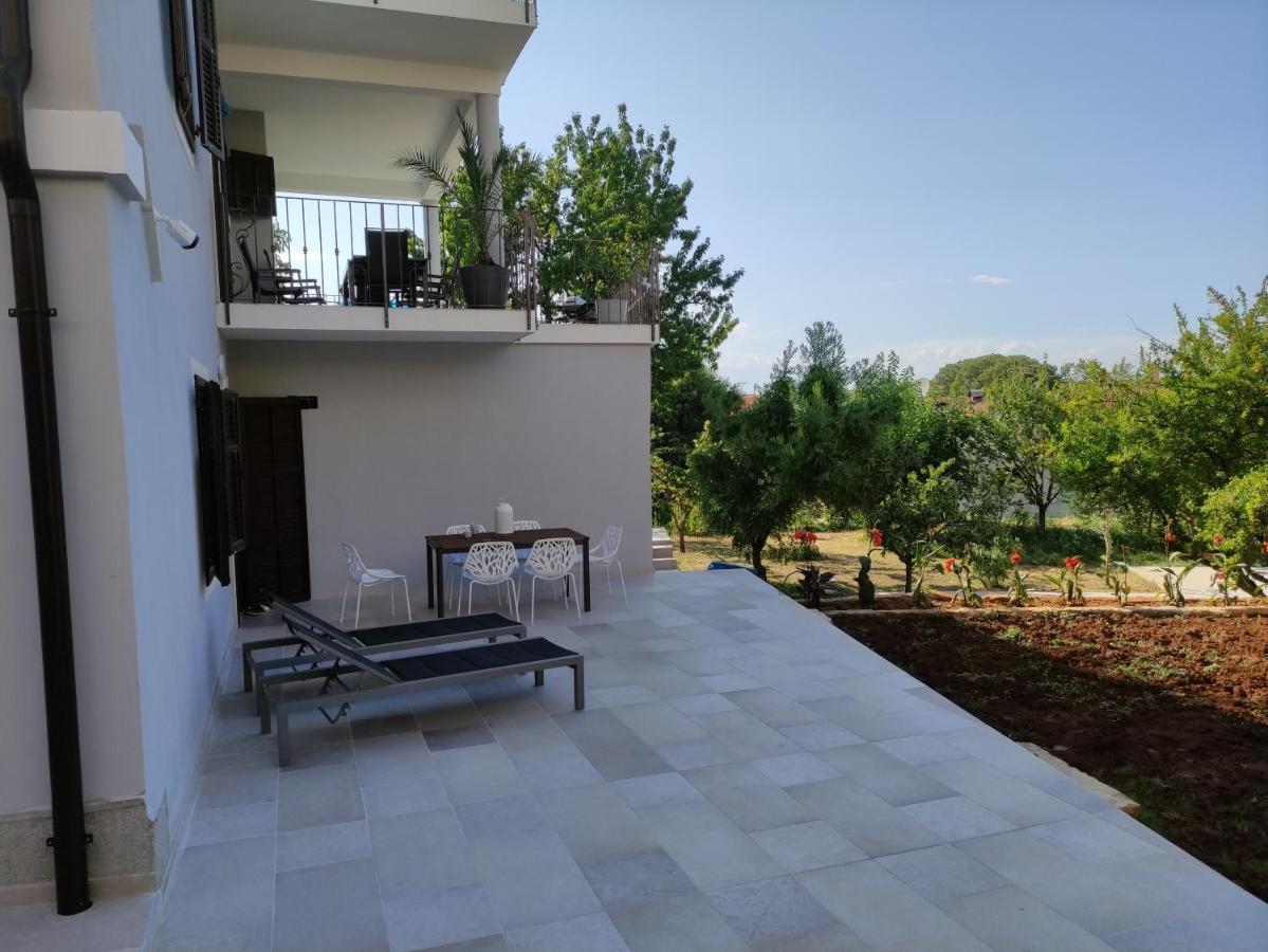 Apartvilla Castropola Exteriér fotografie