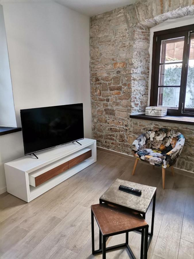 Apartvilla Castropola Exteriér fotografie