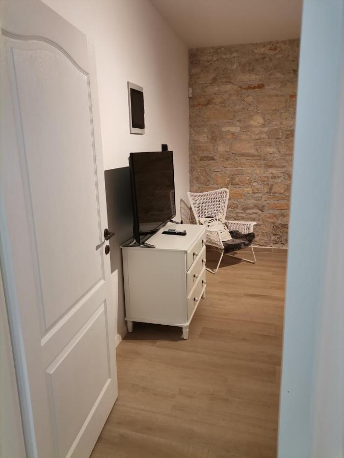 Apartvilla Castropola Exteriér fotografie