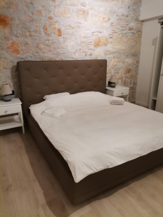 Apartvilla Castropola Exteriér fotografie